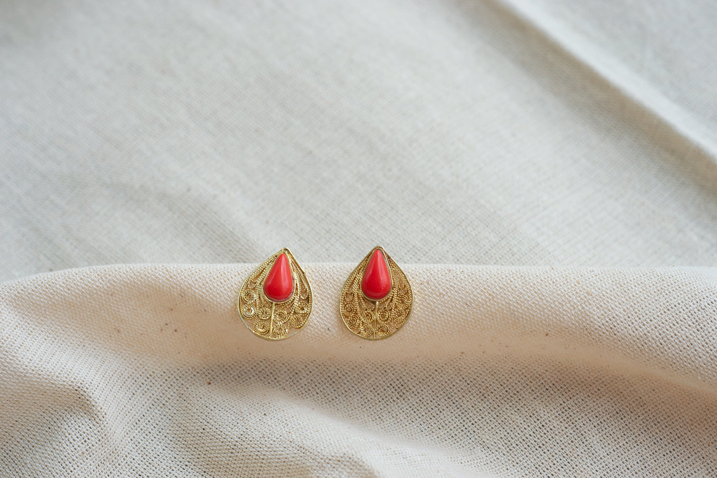 ARETES GOTA CON CORAL