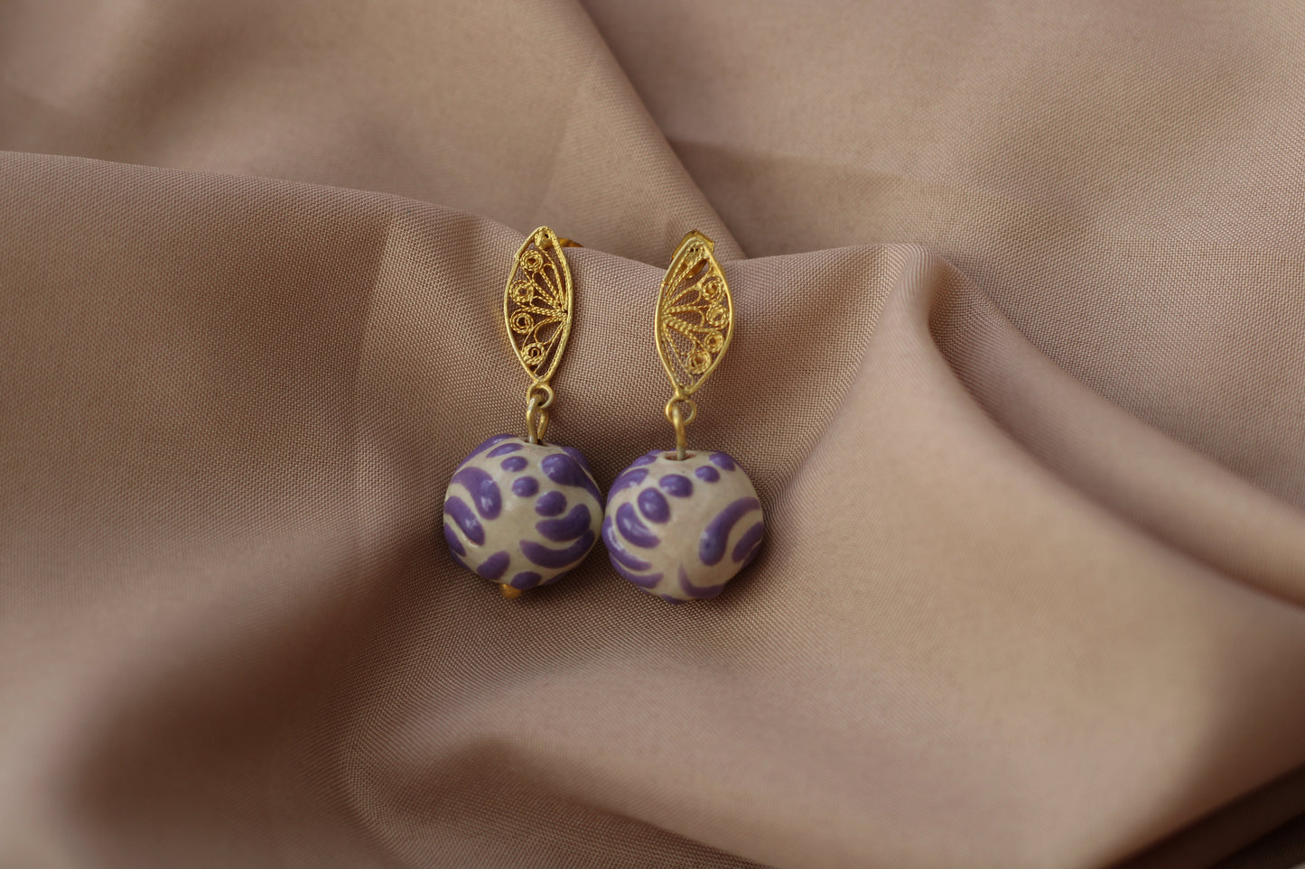 ARETES LILA