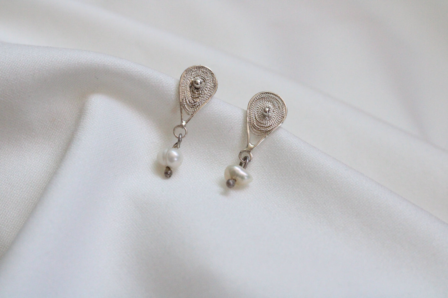 ARETES GOTA CON PUNTO