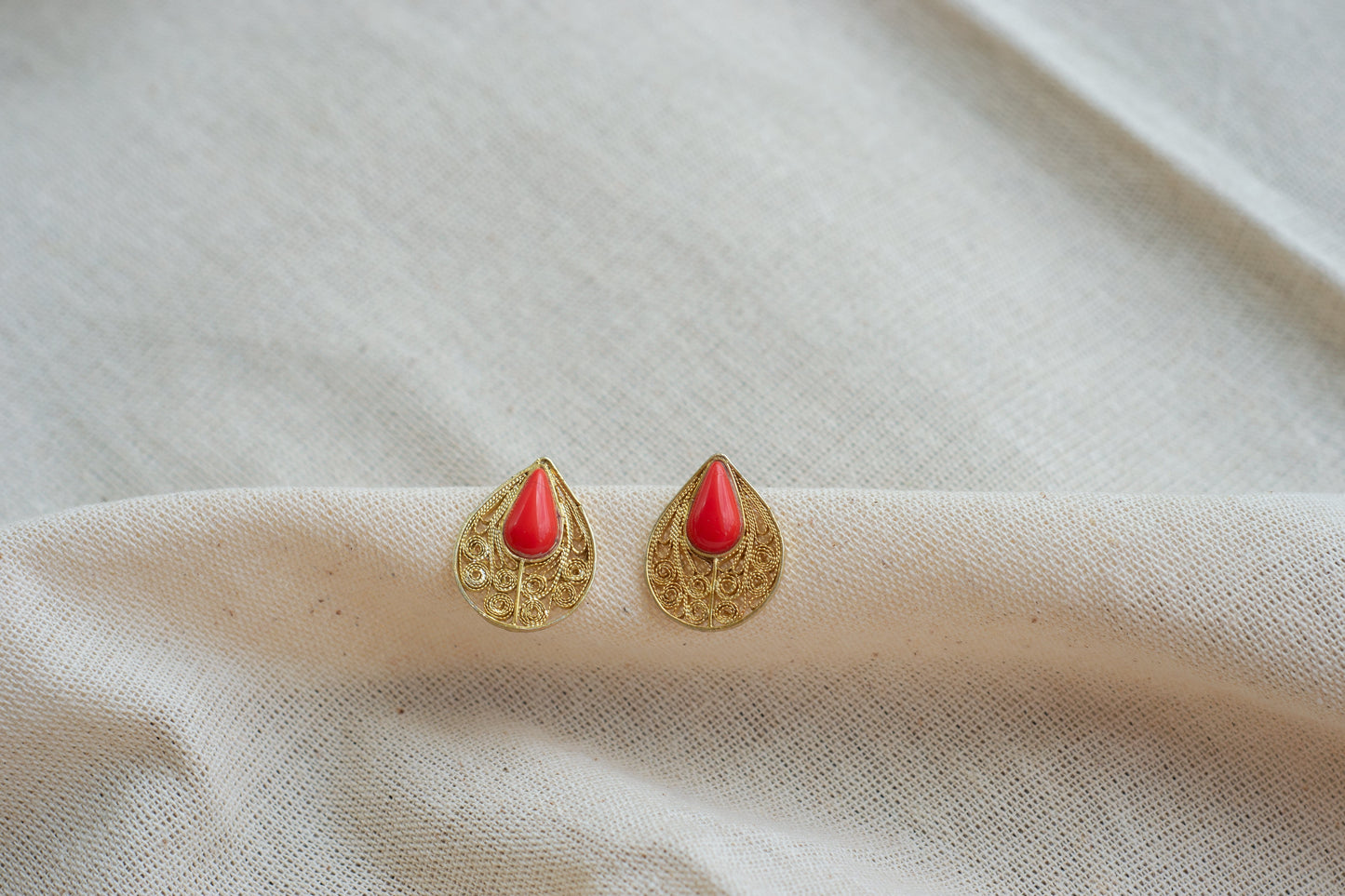 ARETES GOTA CON CORAL