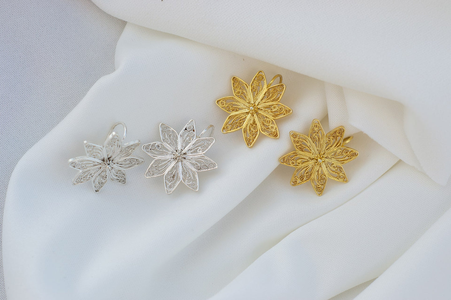ARETES NOCHEBUENA