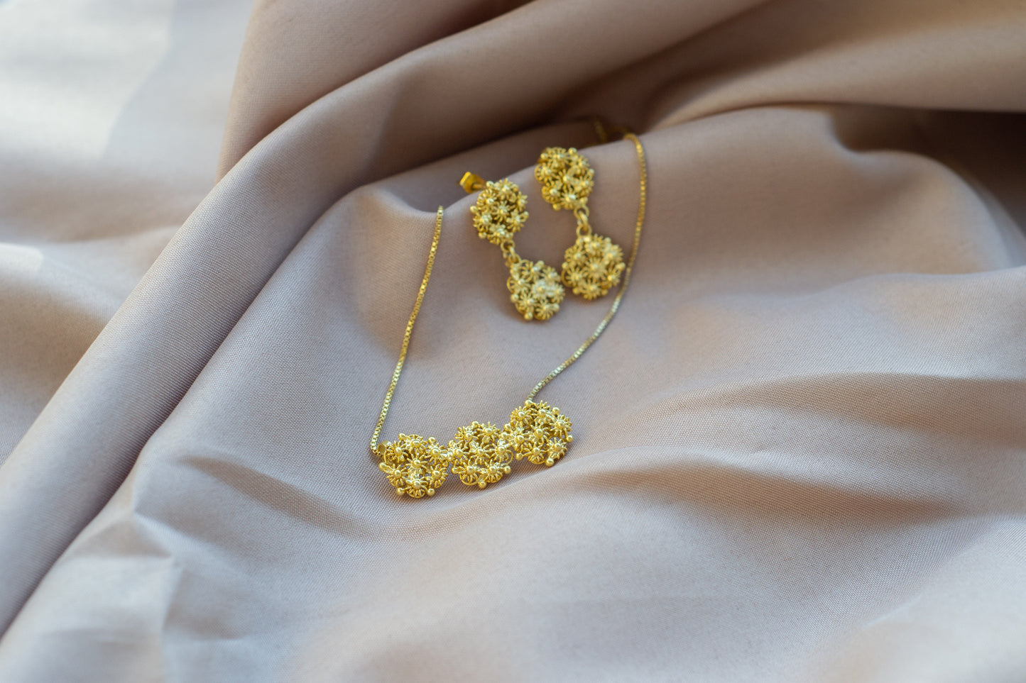ARETES MIRZA DOBLES
