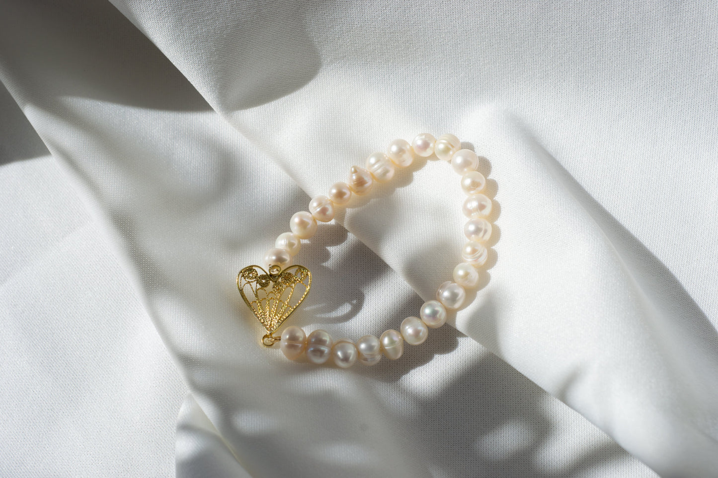 PULSERA CON PERLAS DE RÍO