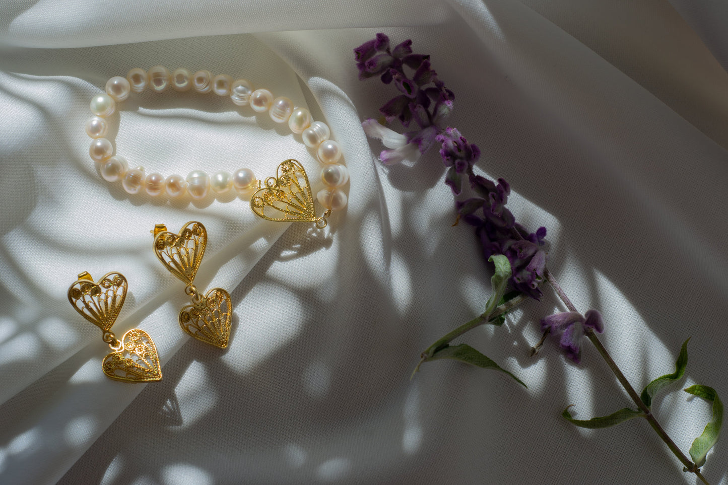 PULSERA CON PERLAS DE RÍO