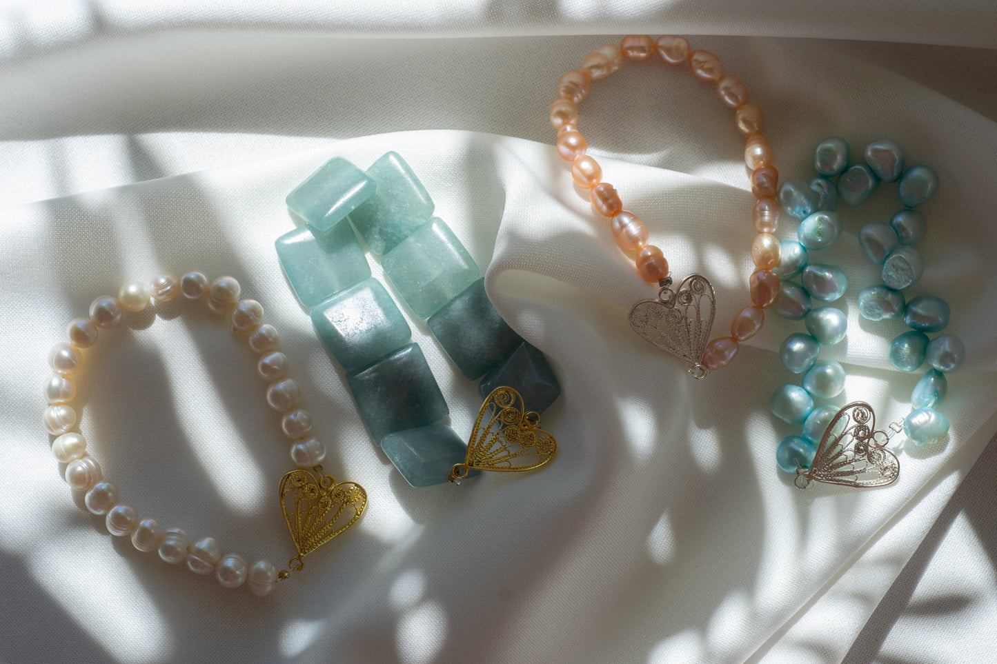 PULSERA CON PERLAS DE RÍO