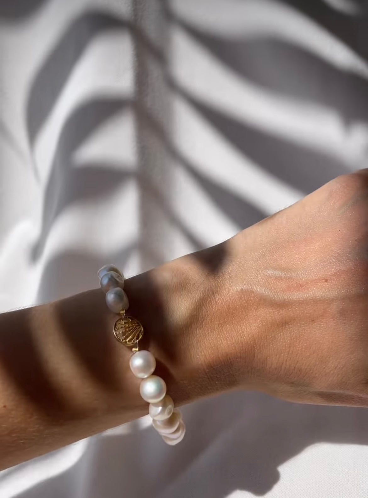 PULSERA CON PERLAS DE RÍO