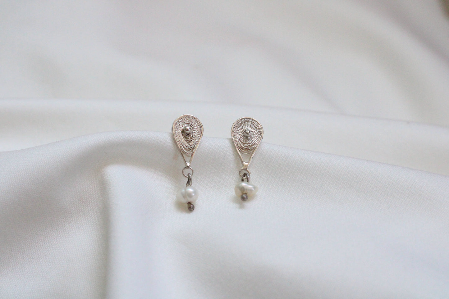 ARETES GOTA CON PUNTO