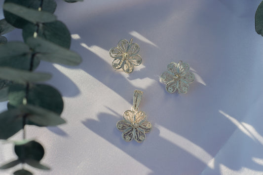 ARETES FLOR 6 PÉTALOS